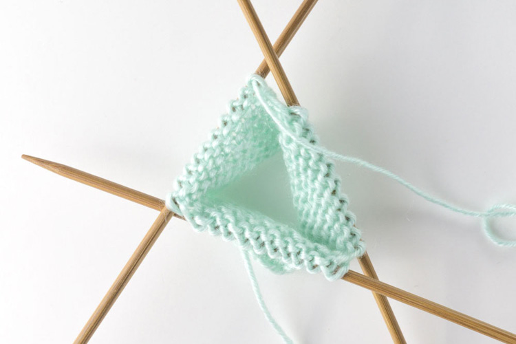 Helix Knitting In The Round / How to Knit in the Round with Four ...
