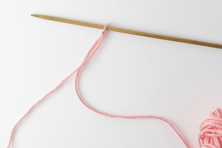 make a slip knot in knitting
